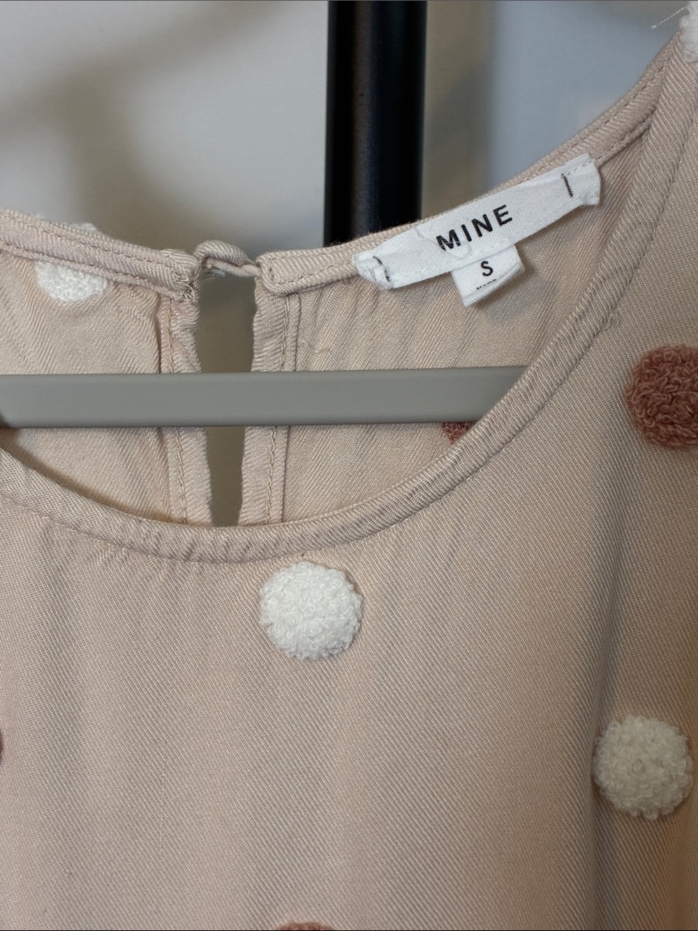 MINE Cream Top with White and Tan 3D Textured Polka Dots Sleeveless Small - Picture 3 of 7